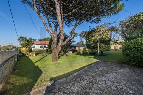 👉 Moradia Térrea Exclusiva: O Refúgio Perfeito a 200m da Praia ⛱️