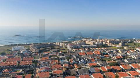 👉 Moradia Térrea Exclusiva: O Refúgio Perfeito a 200m da Praia ⛱️