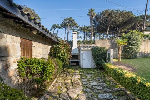 👉 Moradia Térrea Exclusiva: O Refúgio Perfeito a 200m da Praia ⛱️