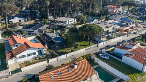 👉 Moradia Térrea Exclusiva: O Refúgio Perfeito a 200m da Praia ⛱️