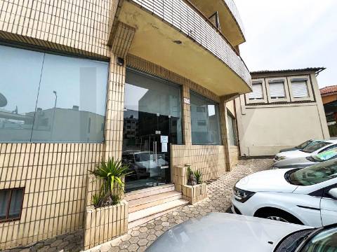 Loja Premium a 650m de Santo Ovídeo, Metro