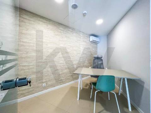 Loja Premium a 650m de Santo Ovídeo, Metro