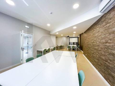 Loja Premium a 650m de Santo Ovídeo, Metro