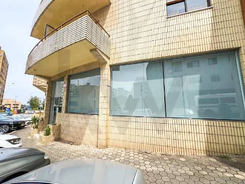 Loja Premium a 650m de Santo Ovídeo, Metro