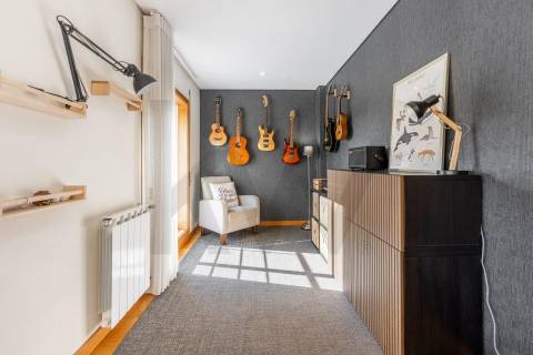 🏢 T3 com varanda, vistas desafogadas e garagem dupla em Vilar de Andorinho