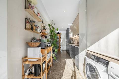 🏢 T3 com varanda, vistas desafogadas e garagem dupla em Vilar de Andorinho