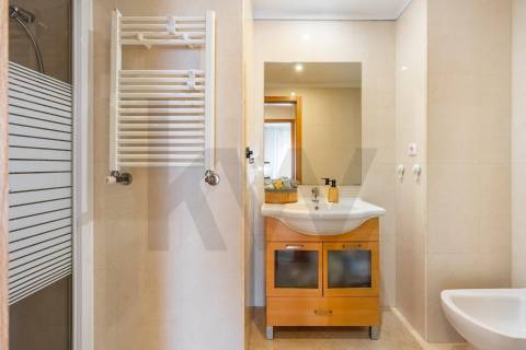 🏢 T3 com varanda, vistas desafogadas e garagem dupla em Vilar de Andorinho