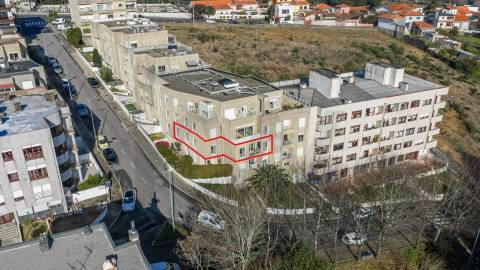 🏢 T3 com varanda, vistas desafogadas e garagem dupla em Vilar de Andorinho