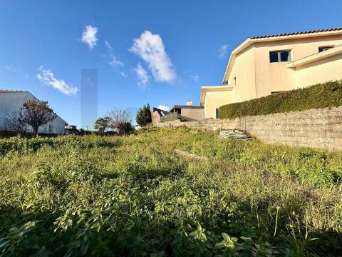 Terreno para construção de Moradia em Santa Cruz do Bispo junto ao Marshoping