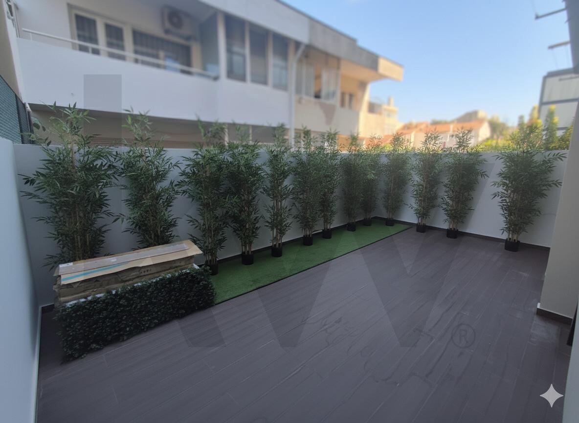 Na Foz, às praias da Luz e dos Ingleses, T2 c/ terraço e garagem. Renovado agora.