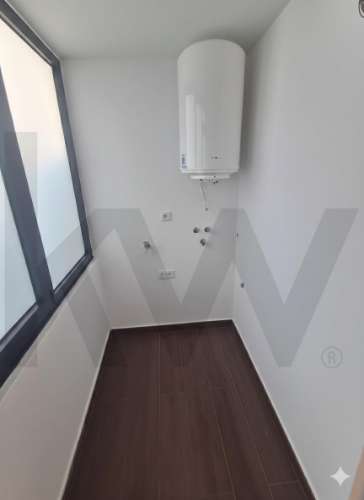 Na Foz, às praias da Luz e dos Ingleses, T2 c/ terraço e garagem. Renovado agora.