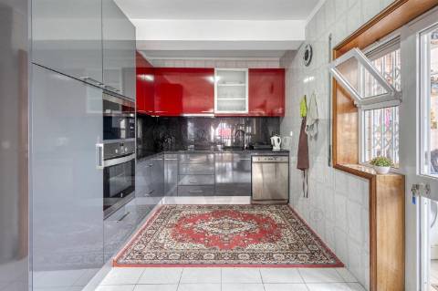 Apartamento T2 à venda na Rua Padre Joaquim das Neves- Rio Tinto