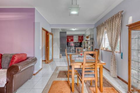 Apartamento T2 à venda na Rua Padre Joaquim das Neves- Rio Tinto