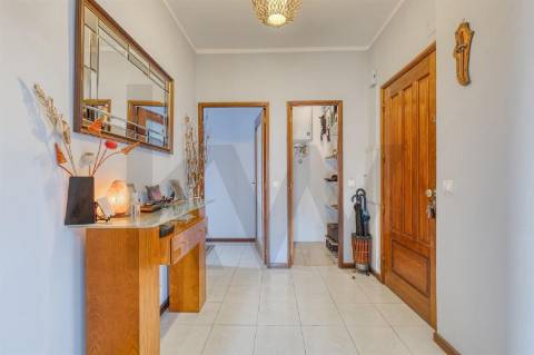 Apartamento T2 à venda na Rua Padre Joaquim das Neves- Rio Tinto