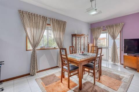 Apartamento T2 à venda na Rua Padre Joaquim das Neves- Rio Tinto