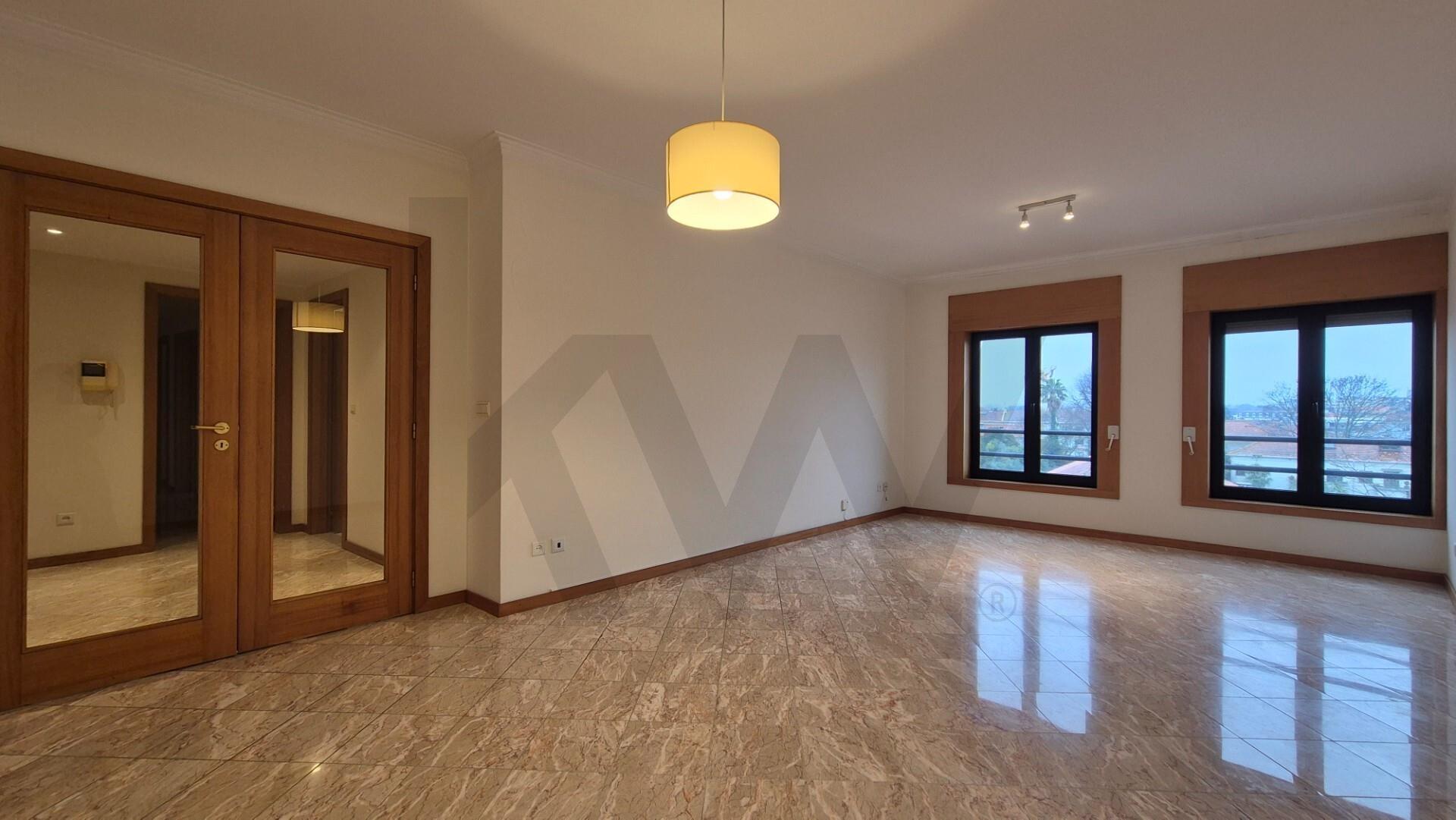 T2 Impecável na Rua Ciríaco Cardoso – Conforto e Centralidade no Porto