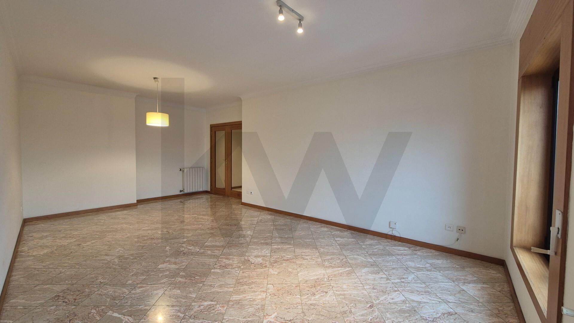 T2 Impecável na Rua Ciríaco Cardoso – Conforto e Centralidade no Porto