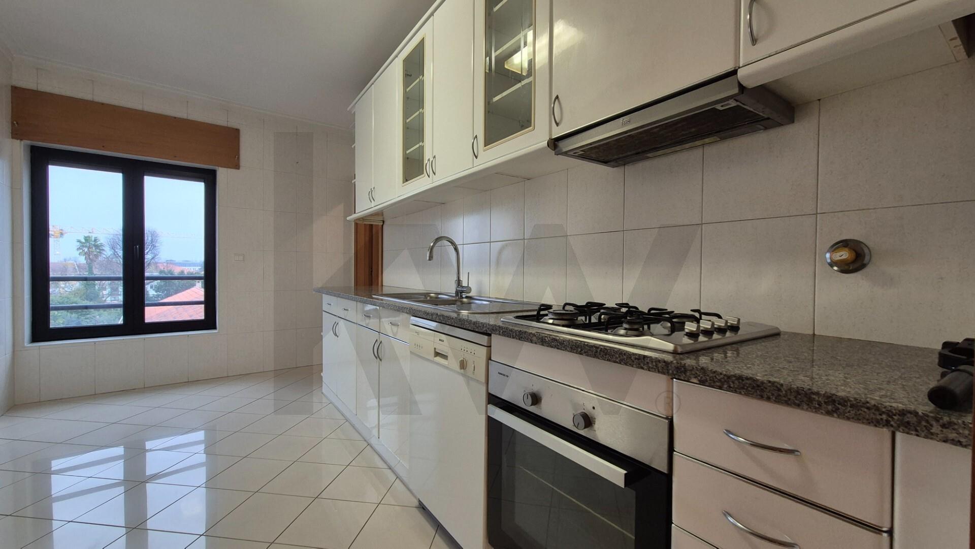 T2 Impecável na Rua Ciríaco Cardoso – Conforto e Centralidade no Porto