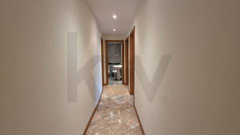 T2 Impecável na Rua Ciríaco Cardoso – Conforto e Centralidade no Porto