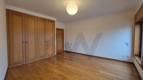 T2 Impecável na Rua Ciríaco Cardoso – Conforto e Centralidade no Porto