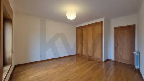 T2 Impecável na Rua Ciríaco Cardoso – Conforto e Centralidade no Porto