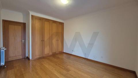 T2 Impecável na Rua Ciríaco Cardoso – Conforto e Centralidade no Porto