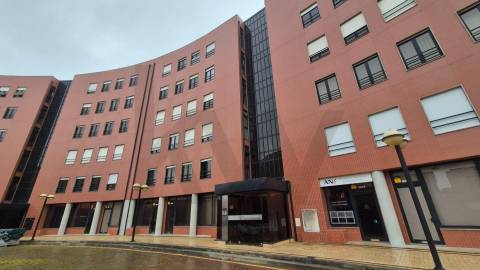 T2 Impecável na Rua Ciríaco Cardoso – Conforto e Centralidade no Porto