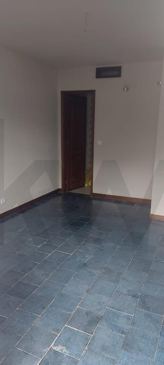 Gabinete/ Escritório/ Loja  (12m²) em Gaia – 300€/mês – Entrada Direta