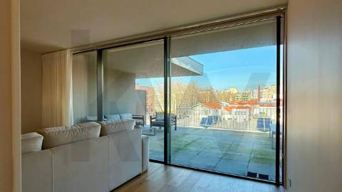Recuado em Matosinhos Sul - Apartamento T2 de luxo como novo (último piso) em condomínio fechado.