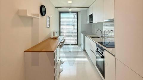 Recuado em Matosinhos Sul - Apartamento T2 de luxo como novo (último piso) em condomínio fechado.