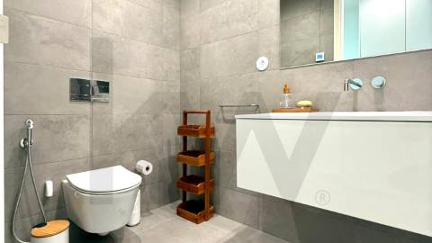 Recuado em Matosinhos Sul - Apartamento T2 de luxo como novo (último piso) em condomínio fechado.