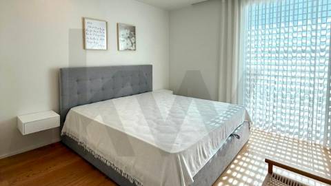Recuado em Matosinhos Sul - Apartamento T2 de luxo como novo (último piso) em condomínio fechado.