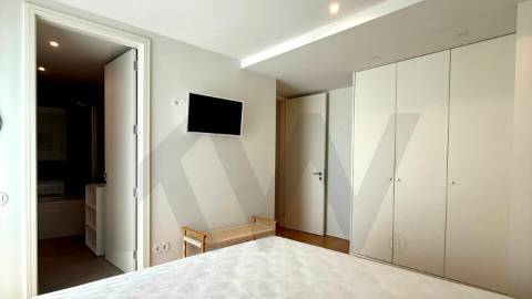 Recuado em Matosinhos Sul - Apartamento T2 de luxo como novo (último piso) em condomínio fechado.