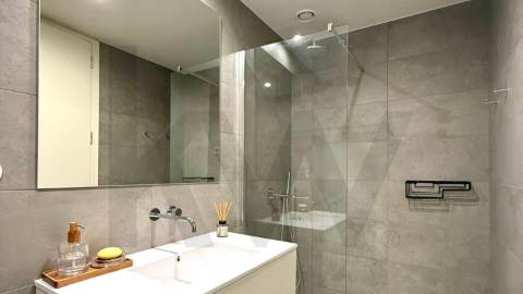 Recuado em Matosinhos Sul - Apartamento T2 de luxo como novo (último piso) em condomínio fechado.