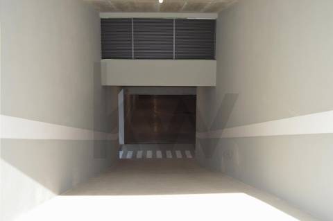 Recuado em Matosinhos Sul - Apartamento T2 de luxo como novo (último piso) em condomínio fechado.