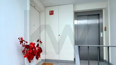 Recuado em Matosinhos Sul - Apartamento T2 de luxo como novo (último piso) em condomínio fechado.