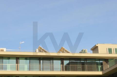 Recuado em Matosinhos Sul - Apartamento T2 de luxo como novo (último piso) em condomínio fechado.