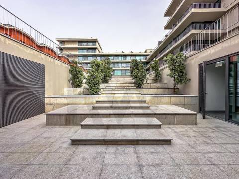 Recuado em Matosinhos Sul - Apartamento T2 de luxo como novo (último piso) em condomínio fechado.