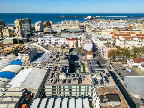 Recuado em Matosinhos Sul - Apartamento T2 de luxo como novo (último piso) em condomínio fechado.