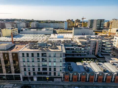 Recuado em Matosinhos Sul - Apartamento T2 de luxo como novo (último piso) em condomínio fechado.