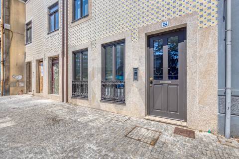 Apartamento T0 Novo  - Arrendamento - Hospital Santo António