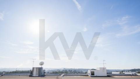 T2 Arrendamento  ao  aeroporto e Metro com varanda e  lugar de garagem 