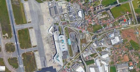 T2 Arrendamento  ao  aeroporto e Metro com varanda e  lugar de garagem 