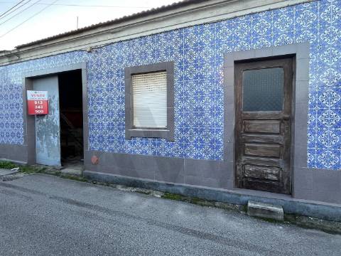 Moradia Térrea para Reconstrução – Excelente Localização, perto do Centro da Cidade