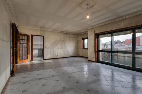 T5 Duplex com 3 Suites, 3 varandas e garagem c/ 193 m², nas Antas - zona residencial consolidada