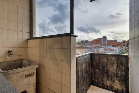 T5 Duplex com 3 Suites, 3 varandas e garagem c/ 193 m², nas Antas - zona residencial consolidada