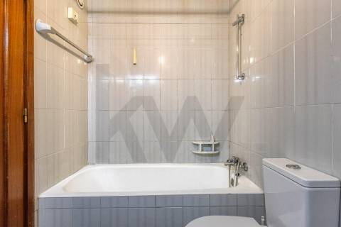 T5 Duplex com 3 Suites, 3 varandas e garagem c/ 193 m², nas Antas - zona residencial consolidada