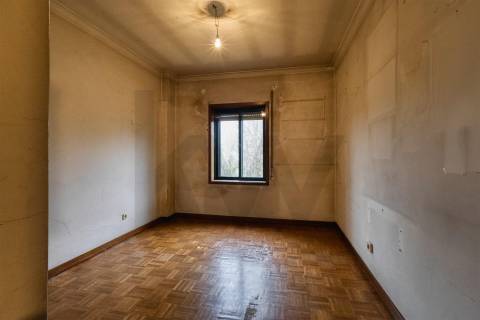 T5 Duplex com 3 Suites, 3 varandas e garagem c/ 193 m², nas Antas - zona residencial consolidada