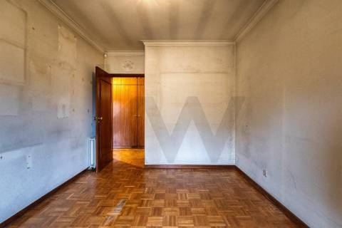 T5 Duplex com 3 Suites, 3 varandas e garagem c/ 193 m², nas Antas - zona residencial consolidada