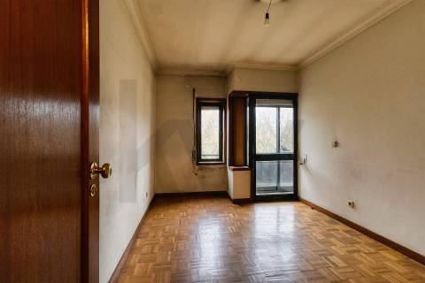 T5 Duplex com 3 Suites, 3 varandas e garagem c/ 193 m², nas Antas - zona residencial consolidada